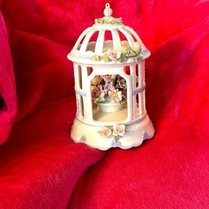 The San Francisco Music Box Anna Rosa Cosmo Gifts Flowers Gazebo